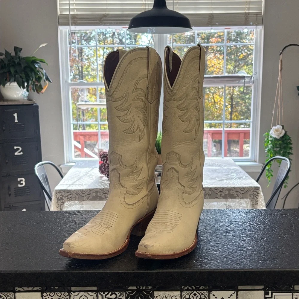 Tecova’s The Annie Cowgirl Boot in bone/cream. Fit like 8. New 345. Box included - Picture 2 of 10